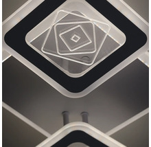 Prim-plan cu o plafonieră cu design pătrat