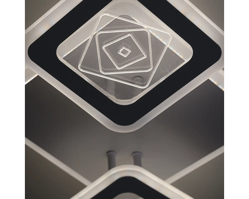 Prim-plan cu o plafonieră cu design pătrat