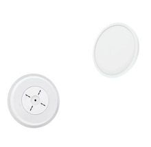 Două corpuri de iluminat rotunde de plafon, unul cu partea din spate vizibilă