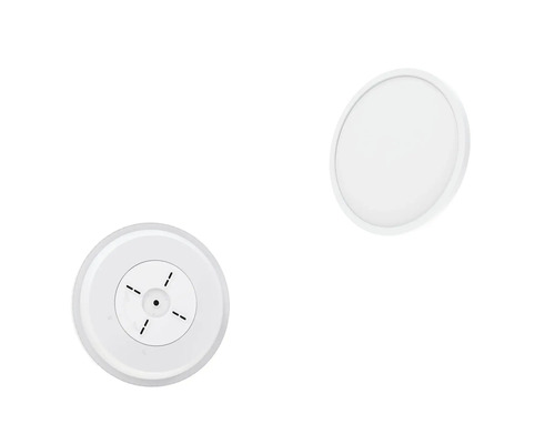 Două corpuri de iluminat rotunde de plafon, unul cu partea din spate vizibilă