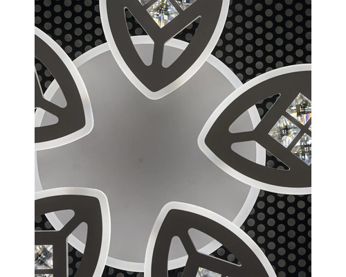 Lumină de plafon cu elemente decorative și cristale