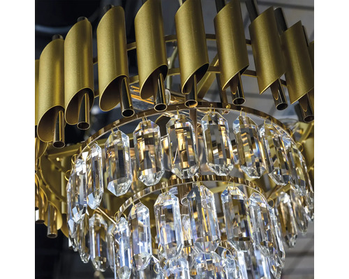 Candelabru cu elemente metalice aurii și pandantive din cristal transparent