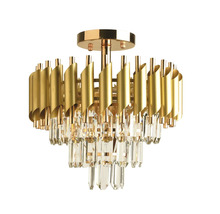 Lumină de plafon cu elemente aurii și pandantive de cristal