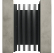 Poartă de grădină cu bare verticale între doi stâlpi de beton