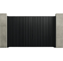 Poartă cu lamele verticale și stâlpi de beton