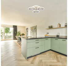 Bucătărie modernă cu plafonieră circulară