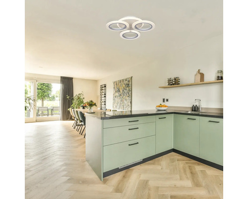 Bucătărie modernă cu plafonieră circulară