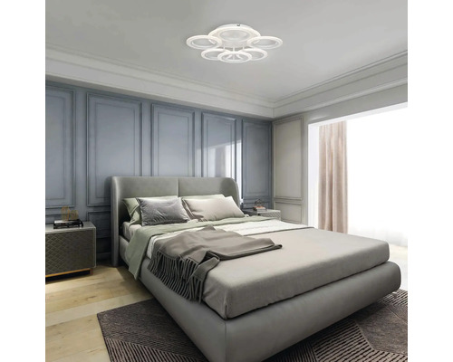 Dormitor cu pat matrimonial, noptiere și plafonieră