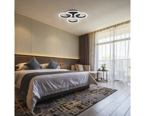 Dormitor modern cu plafonieră circulară