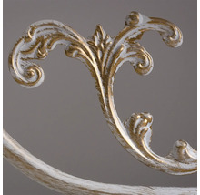 Elemente metalice decorate în aspect auriu și alb