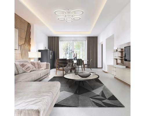 Living modern cu canapea, covor și plafonieră circulară