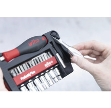 Set de biți și chei tubulare Wiha PocketBuddy Evo cu clichet, mâner, diverși biți și tubulare într-un suport.