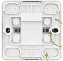 Prim-plan cu o cutie de joncțiune din plastic cu puncte de fixare