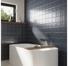 Baie cu cadă și faianță