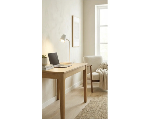 Birou luminos cu masă, lampă, laptop și fotoliu