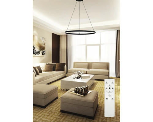 Lustr într-un living cu telecomandă