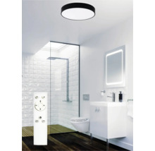 Baie modernă cu plafonieră, duș, dulap de lavoar, oglindă iluminată și telecomandă