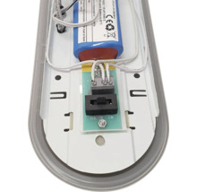 Vedere interioară a unei lămpi LED cu baterie și întrerupător