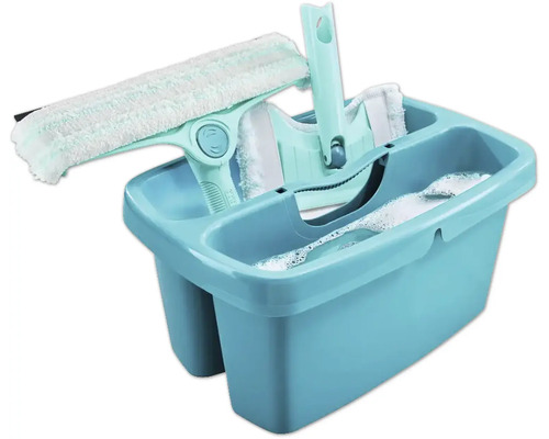 Găleată cu apă, racletă pentru geamuri și mop