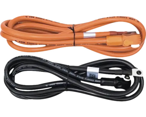 Două cabluri electrice înfășurate, portocaliu și negru, cu ștecher și papuc inelar pentru alimentare sau conectarea bateriei.