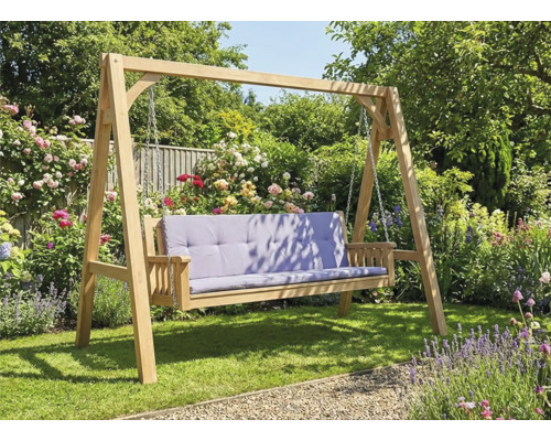 Balansoar din lemn cu pernă de șezut în grădină