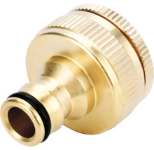 Conector de robinet din alamă pentru furtunuri de grădină cu suprafață moletată și inel de etanșare negru.