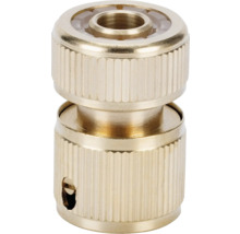 Conector de furtun din alamă cu suprafață striată.