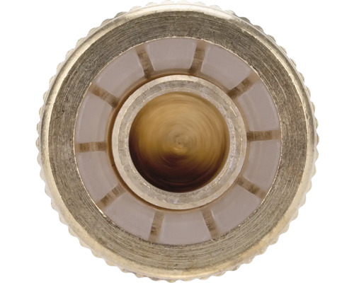 Aerator rotund din alamă văzut de sus cu inserție din plastic.