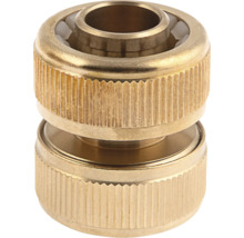 Conector de furtun din alamă cu suprafață striată pentru repararea furtunurilor de grădină.