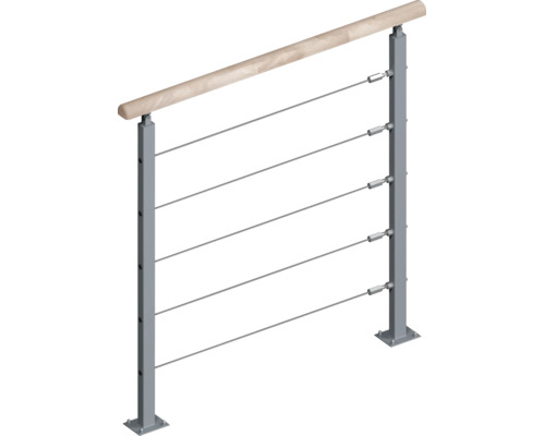 Balustradă cu mână curentă din lemn, doi stâlpi metalici și o umplutură din cinci cabluri de sârmă orizontale.