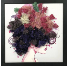 Tablou de perete în ramă neagră cu ilustrația unei femei cu părul realizat din mușchi conservat multicolor.