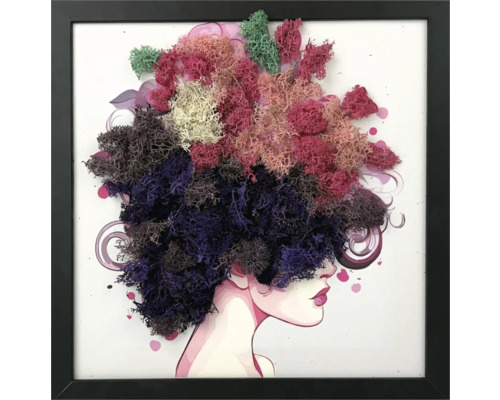 Tablou de perete în ramă neagră cu ilustrația unei femei cu părul realizat din mușchi conservat multicolor.