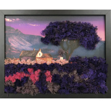 Tablou 3D din mușchi cu o reprezentare a unui peisaj din mușchi islandez colorat, casă, munți și copac într-o ramă neagră.