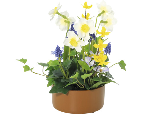 Aranjament floral decorativ cu narcise, zambile și diverse plante verzi într-un ghiveci.