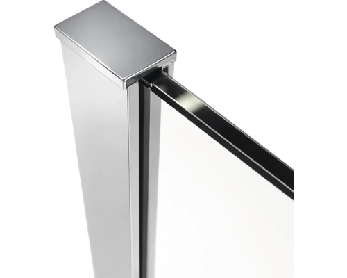 Prim-plan cu un cadru de duș din metal