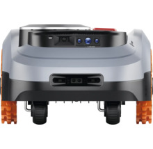 Vedere din spate a unui robot de tuns iarba cu vision și lidar