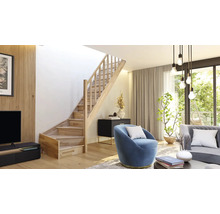 Spațiu de locuit luminos cu scară din lemn, fotoliu și decorațiuni pentru o ambianță confortabilă