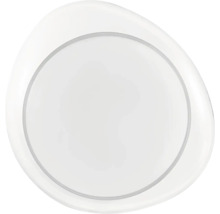 Plafonieră albă cu formă asimetrică, organică, cu suprafață luminoasă rotundă.