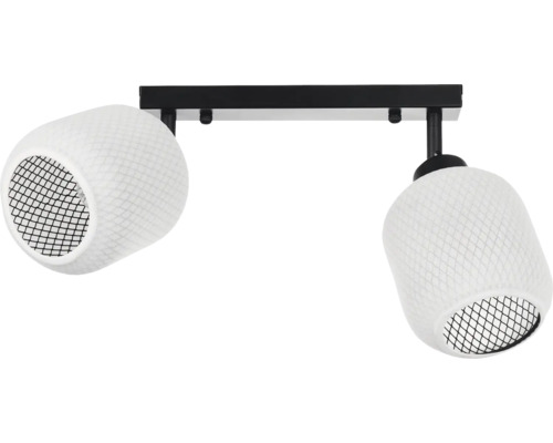 Spot de tavan cu două brațe, bază dreptunghiulară neagră, capete reglabile și abajururi albe cu model și grilă neagră.