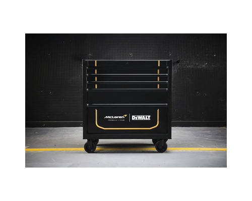 Cărucior de scule DeWalt McLaren cu șase sertare și roți. McLaren Formula 1 Team Logo și DeWalt Logo.