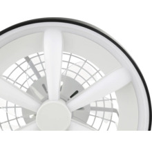 Ventilator de tavan rotund, alb, cu iluminat și palete transparente.