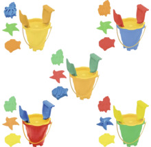 Set de jucării pentru nisip din plastic cu găletușă, sită, lopățică, greblă și forme de nisip în diverse culori.