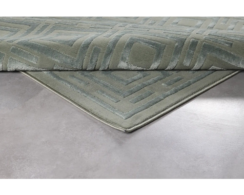 Covor cu model geometric și structură în relief în detaliu.