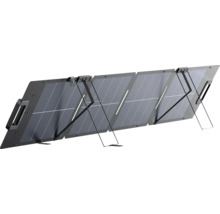 Panou solar pliabil cu patru module și suporturi rabatabile pentru generarea de energie mobilă.