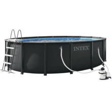 Piscină rotundă cu cadru Intex în gri închis, cu scară de siguranță și instalație de filtrare cu nisip.
