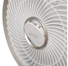 Vedere detaliată a grilei de ventilator cu BE COOL Logo.