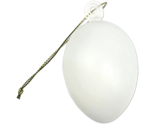 Ou de Paște alb din plastic pentru agățat cu șnur auriu.