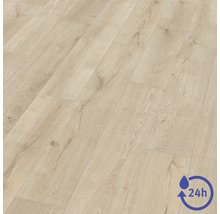 Pardoseală laminată cu aspect de stejar și protecție la apă timp de 24 ore.