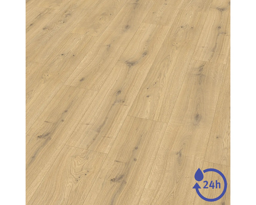 Pardoseală laminată cu aspect de lemn, decor de stejar cu noduri și simbol pentru rezistență la apă timp de 24 de ore.