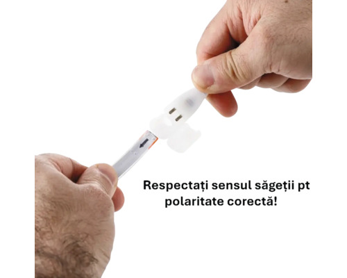 Conectare bandă LED cu marcaj săgeată pentru polaritate corectă.